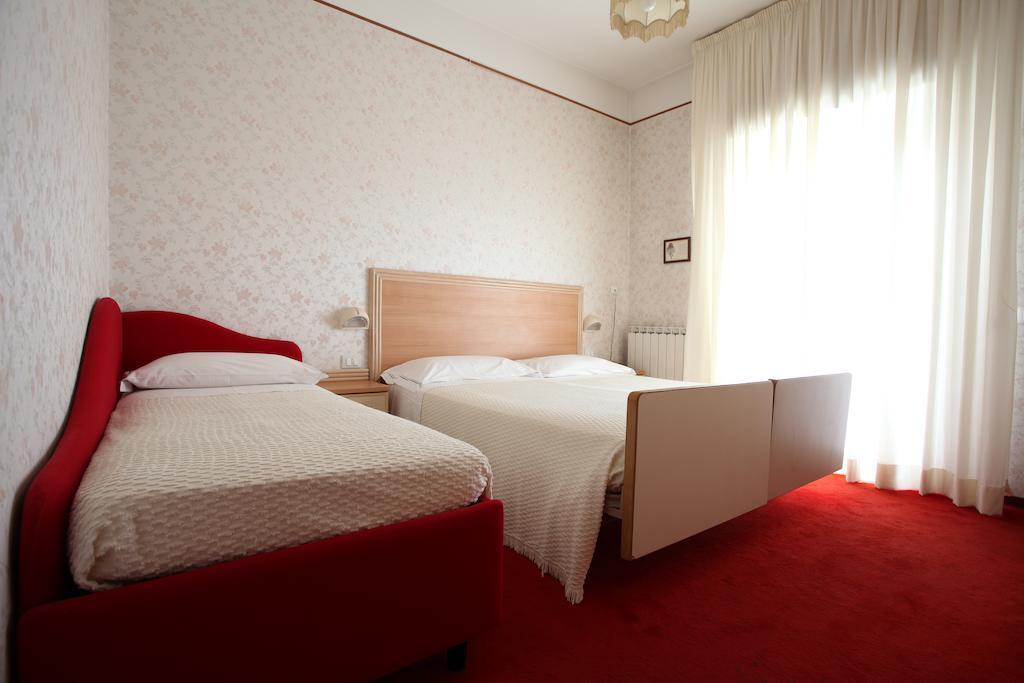 Hotel Rondinella E Viola Rimini Room photo